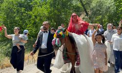Atlı gelin geleneği adeta geçmişe götürdü