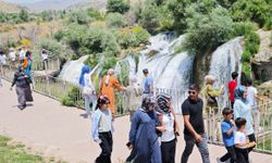 Serinlemek isteyenlerin tek adresi: Muradiye Şelalesi
