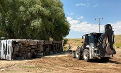 Başkale'de korkutan tır kazası