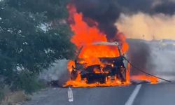 Van’da seyir halindeki otomobil alev aldı