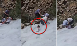 Van’da korku dolu anlar: Akıntıya kapılan çocuk son anda kurtarıldı!