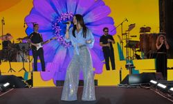 Simge, Vanlı hayranlarına müzik dolu bir konser akşamı sundu!