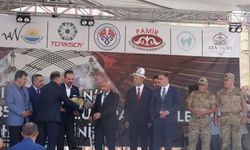 Van'da Kırgız Türkleri bağımsızlığın 35. yılını kutladı