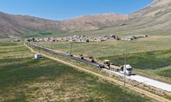 Çatak’ta bir ilk: Mahalle yolu ilk kez sıcak asfaltla buluştu
