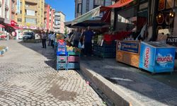 Van’da kaldırımları yaya değil seyyar kullanıyor!