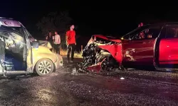 İki otomobil çarpıştı: 2 kişi öldü, 1’i ağır 4 kişi yaralandı!