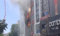 Van Cumhuriyet Caddesi’nde büyük yangın!