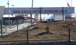 Van cezaevinde jiletli saldırı: 1’i ağır 3 gardiyan yaralandı!