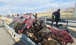 Van’da kaza yapan araç hurdaya döndü: 4 kişi yaralandı