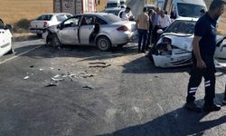 Van’da iki otomobil kafa kafaya çarpıştı: Çok sayıda yaralı var!