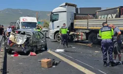 Zincirleme kazada can pazarı: İki tır ile cip çarpıştı, 2 kişi öldü, 3 kişi ağır yaralandı!