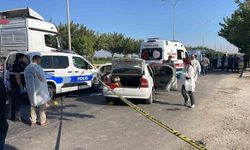 Seyir halindeki otomobile silahlı saldırı: 1 ölü, 1 yaralı!