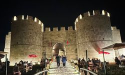 Van’da burayı gören şaşkına dönüyor! Gündüzü ayrı gecesi ayrı güzel