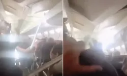 Şiddetli fırtına felaketti yaşattı: Havada uçağın tavanı yolcuların üzerine çöktü!