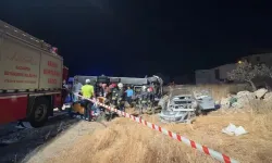 Yolcu minibüsü ile otomobil çarpıştı: 7 kişi öldü, 16 kişi yaralandı!