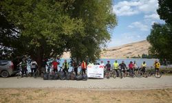 Van Gölü’ne dikkat çekmek için pedal çevirdiler