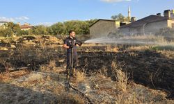 Van’da korkutan yangın: Şiddetli rüzgar yangına neden oldu!