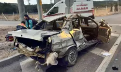 Yolucu otobüsü ile otomobil kafa kafaya çarpıştı: 2 kişi öldü!