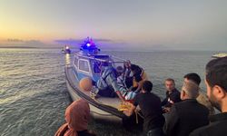 Van Gölü’nde mahsur kalan genç kız kurtarıldı!