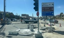 Van trafiğinde çile bitmiyor! Karayolları-Kale Kavşağı’nda güçlendirme çalışması sürüyor!