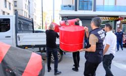 Van’da kaldırım işgallerine zabıta müdahalesi: Sokaklardaki masa ve sandalyeler kaldırıldı!
