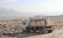 Van’da kamyon dolusu tarihi geçmiş içeceğe el konuldu!
