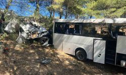 Turistleri taşıyan otobüs şarampole uçtu: 2 kişi öldü, 9 kişi yaralandı!