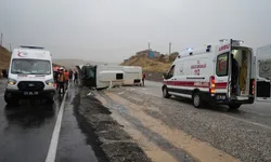 İşçi servisi devrildi: 1'i ağır 15 yaralı