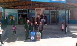 Van’daki okullara geri dönüşüm kutuları dağıtıldı!