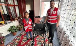 Van’da Kızılay’dan ihtiyaç sahibi vatandaşa tekerlekli sandalye desteği!