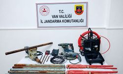 Van’da define avcılarına suçüstü: Kalede kaçak kazı yapan 2 şüpheli yakalandı!