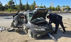 Van’da otomobil ile kamyonet kafa kafaya çarpıştı: Çok sayıda yaralı var!