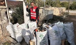 Kızılay Van’daki yaşlıları unutmadı: Kış için odun ve kömür desteği verildi!