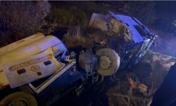 Van’da tanker ile otomobil kafa kafaya çarpıştı: 1 ölü, 2’si ağır 4 yaralı!