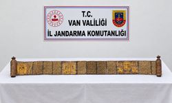 Van’da tarihi eser operasyonu: Altın yaldızlı Tevrat ele geçirildi!