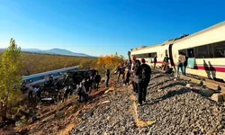 İki yüksek hızlı tren çarpıştı: 46 kişi öldü, 150 kişi yaralandı!