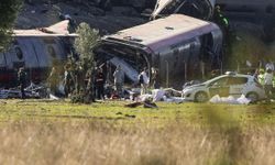 İki hızlı tren çarpıştı: 46 ölü, 179 yaralı