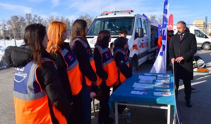 Van'da üniversite öğrencileri afetlere karşı bilgilendiriliyor