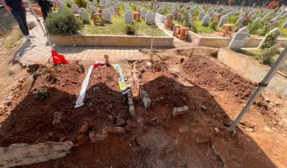 Kahramanmaraş’ta yürek yakan veda: 4 sınıf arkadaşı yan yana defnedildi!