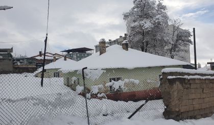 Van’ın o ilçesi nisan ayında beyaza büründü