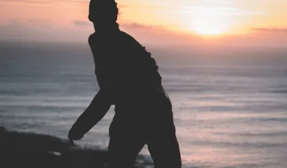 Işığa taş atanlar