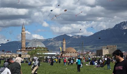 Van'da gökyüzü renklendi!