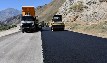 Van-Hakkari kara yolunda asfalt çalışmaları başladı!