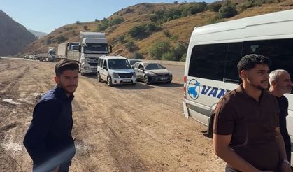 Van-Yüksekova kara yolunda metrelerce araç kuyrukları oluştu!
