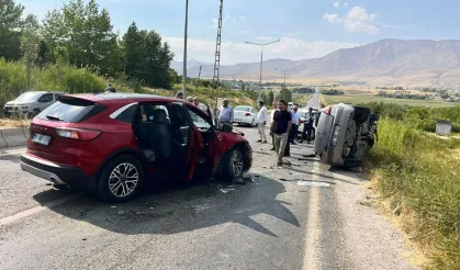 Van’da iki araç çarpıştı: 1 kişi yaralandı!