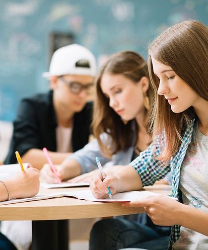 Vanlı gençlerden YKS’de büyük başarı: 487 öğrenci üniversiteli oldu!