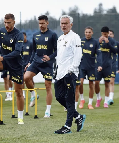 Fenerbahçe’de Mourinho 7 ismin biletini kesti! İşte takımdan gönderilecek isimler…