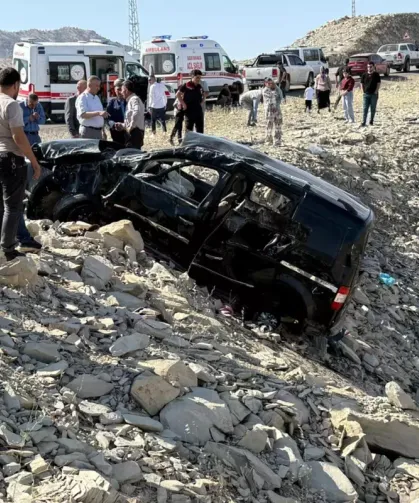 Kontrolden çıkan araç şarampole uçtu: Aynı aileden 3 kişi öldü, 3 kişi yaralandı!