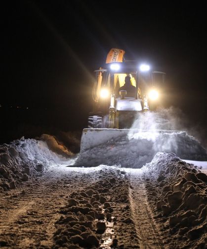 Van'da kardan dolayı kapanan 625 yoldan 469'u açıldı