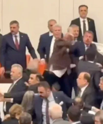 Meclis'te yumruklu kavga çıktı, CHP Milletvekili hastanelik oldu!